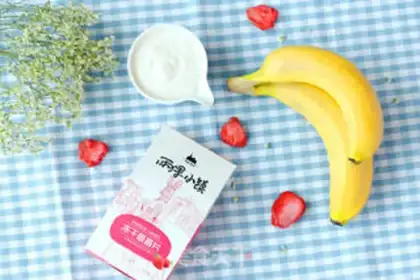Make Strawberry cracker banana ice cream step 0