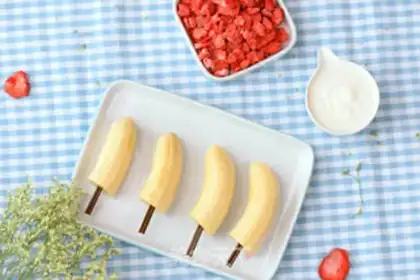 Make Strawberry cracker banana ice cream step 1