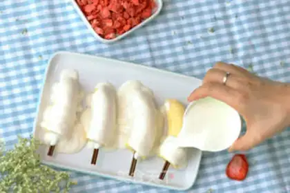 Make Strawberry cracker banana ice cream step 2