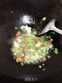 Make Pretzels of spicy chicken wings step 4