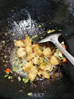 Make Pretzels of spicy chicken wings step 5