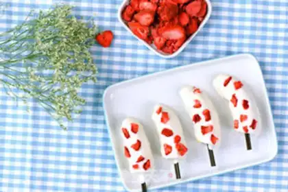 Make Strawberry cracker banana ice cream step 5