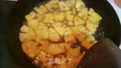 Make Caramel pineapple and fruit cake step 1