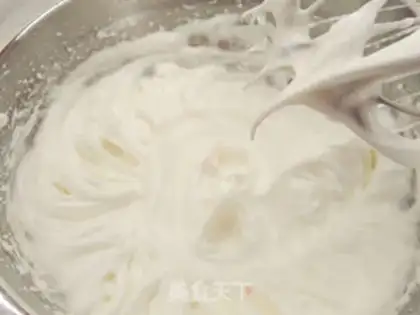 Make Black sesame mashed mashed roll step 3