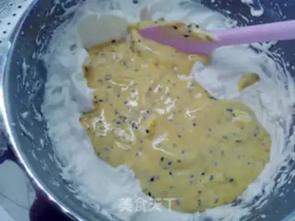Make Black sesame mashed mashed roll step 4