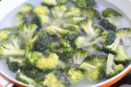 Make Shrimp rice with broccoli step 1