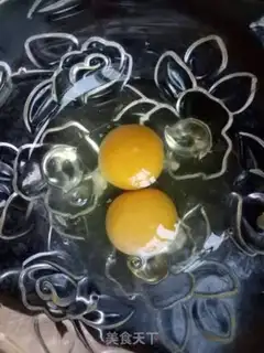 Make Soy sausage and egg fried rice step 1