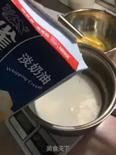 Make A cloud cake roll step 2