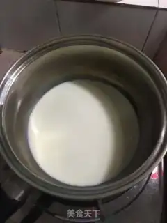 Make A cloud cake roll step 3