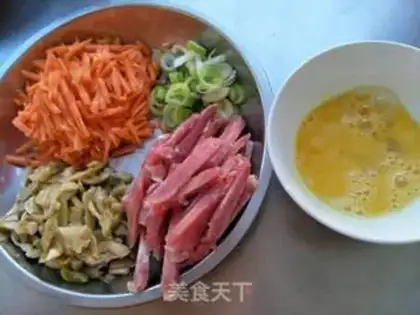 Make Spam and egg soup step 1