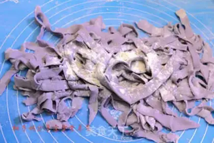Make The purple blue-handed noodles step 9