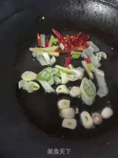 Make Crab mushroom tofu tomato soup step 1