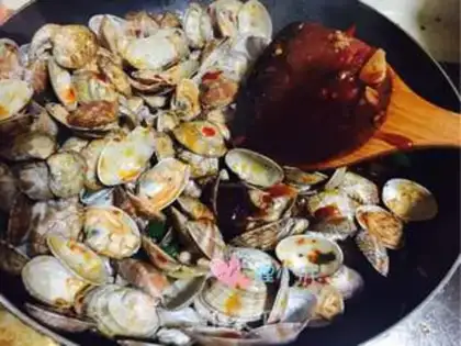 Make Spicy clams step 8
