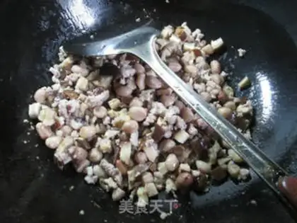 Make Meat and peanut rice mushroom sauce step 4