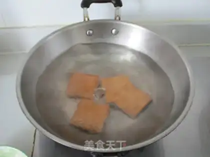 Make The gravy pine nuts step 1