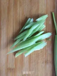Make Celery lily shrimp step 0
