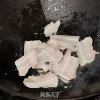 Make A dry pot of tea and mushrooms step 4
