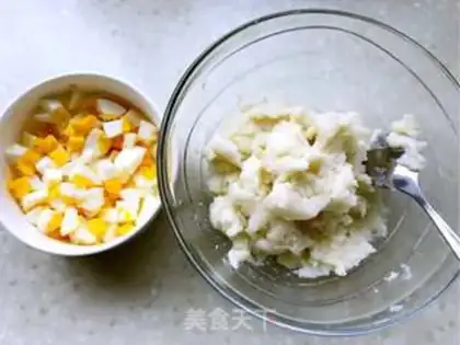 Make Japanese potato salad step 1