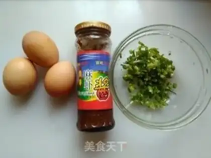 Make Shrimp sauce and eggs step 0