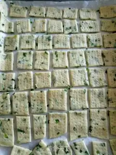 Make Onion crackers step 3