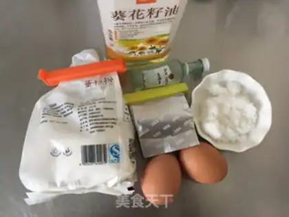 Make Big chocolate white cupcakes step 0