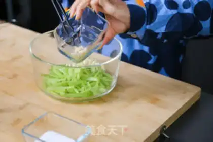 Make Celery almonds and English tea step 1