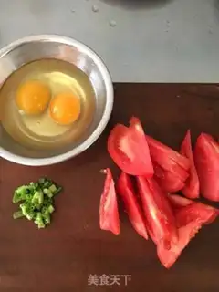 Make Tomato fried eggs step 1