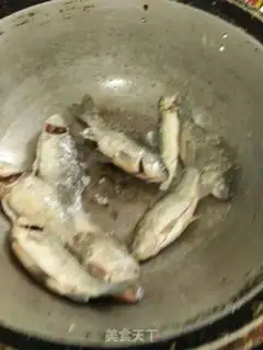 Make Strawfish soup step 1