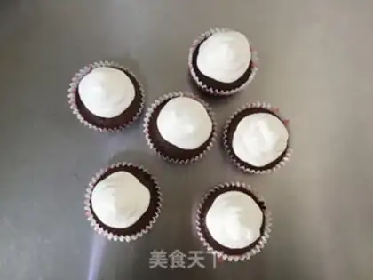 Make Big chocolate white cupcakes step 10