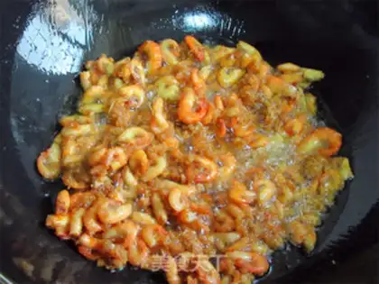 Make Garlic spicy shrimp step 5