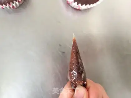 Make Big chocolate white cupcakes step 11