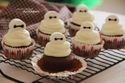 Make Big chocolate white cupcakes step 13