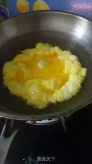 Make Scrambled eggs step 2