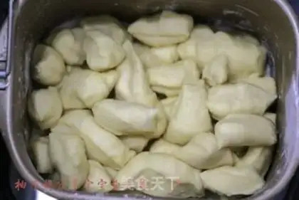 Make Heart-shaped coconut bread step 2