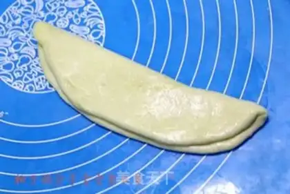 Make Heart-shaped coconut bread step 9