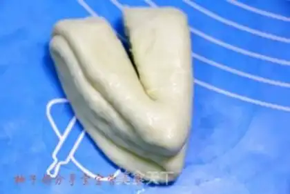 Make Heart-shaped coconut bread step 11