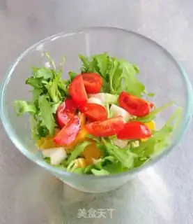 Make A salad with chrysanthemum fruit step 3