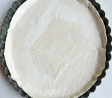 Make Tuna bottom pizza step 1