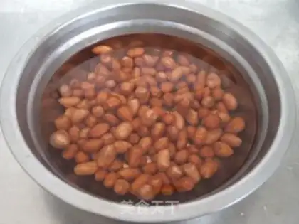Make The broccoli mixed with peanut rice step 1