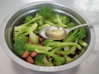Make The broccoli mixed with peanut rice step 7