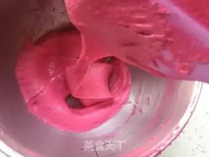 Make French cherry macaron step 4