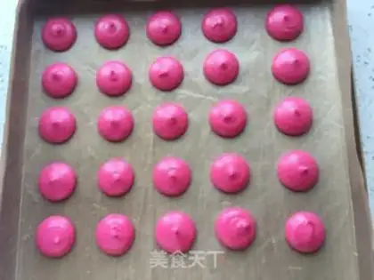 Make French cherry macaron step 6