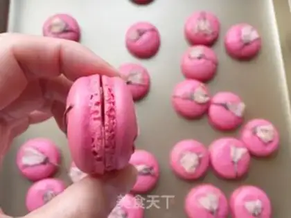 Make French cherry macaron step 12