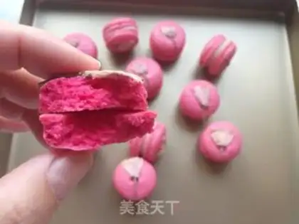 Make French cherry macaron step 13