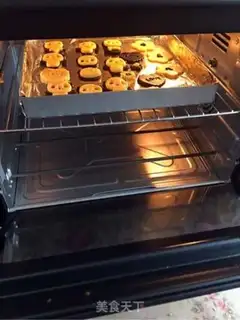 Make Panda cookies step 17