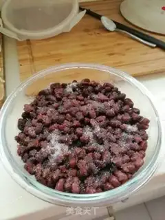 Make Light cream bean toast step 1