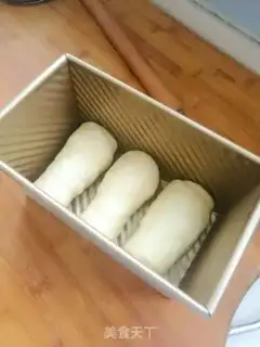 Make Light cream bean toast step 5