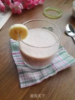 Make Banana strawberry milkshake step 4