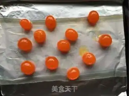 Make The pine balls, the yellow pack step 2