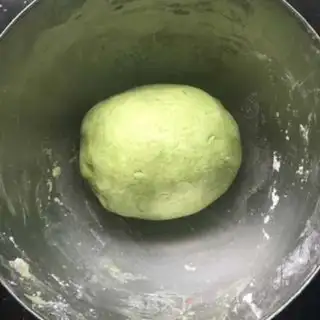 Make The pine balls, the yellow pack step 6